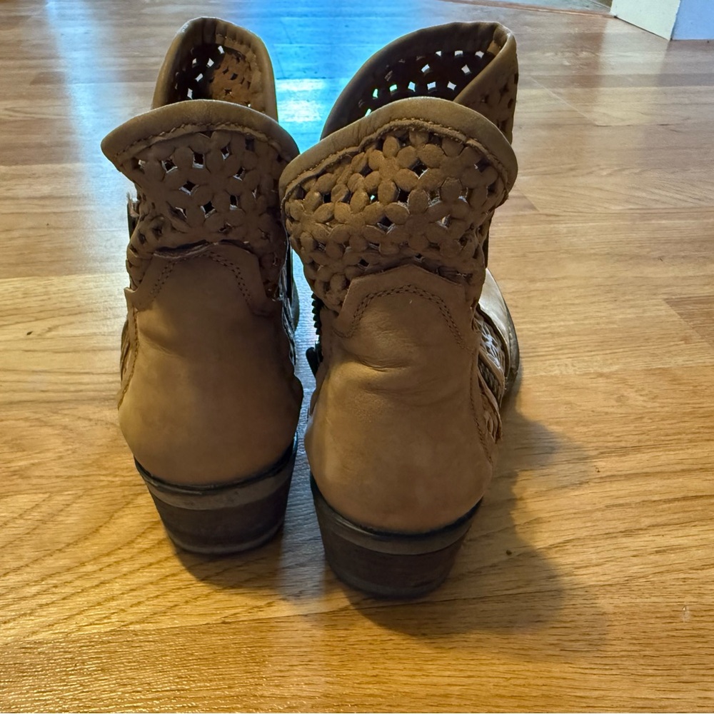 Circle G Tan Ankle Booties with Laser-Cut Design - Picture 4 of 5